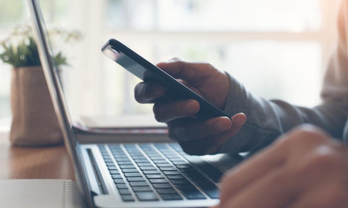 Teilnehmer bei praktischer Lab-Session 2023